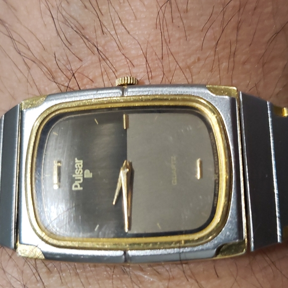 Vintage 1980s Pulsar 2 tone quartz watch V250-5220 - Picture 2 of 7